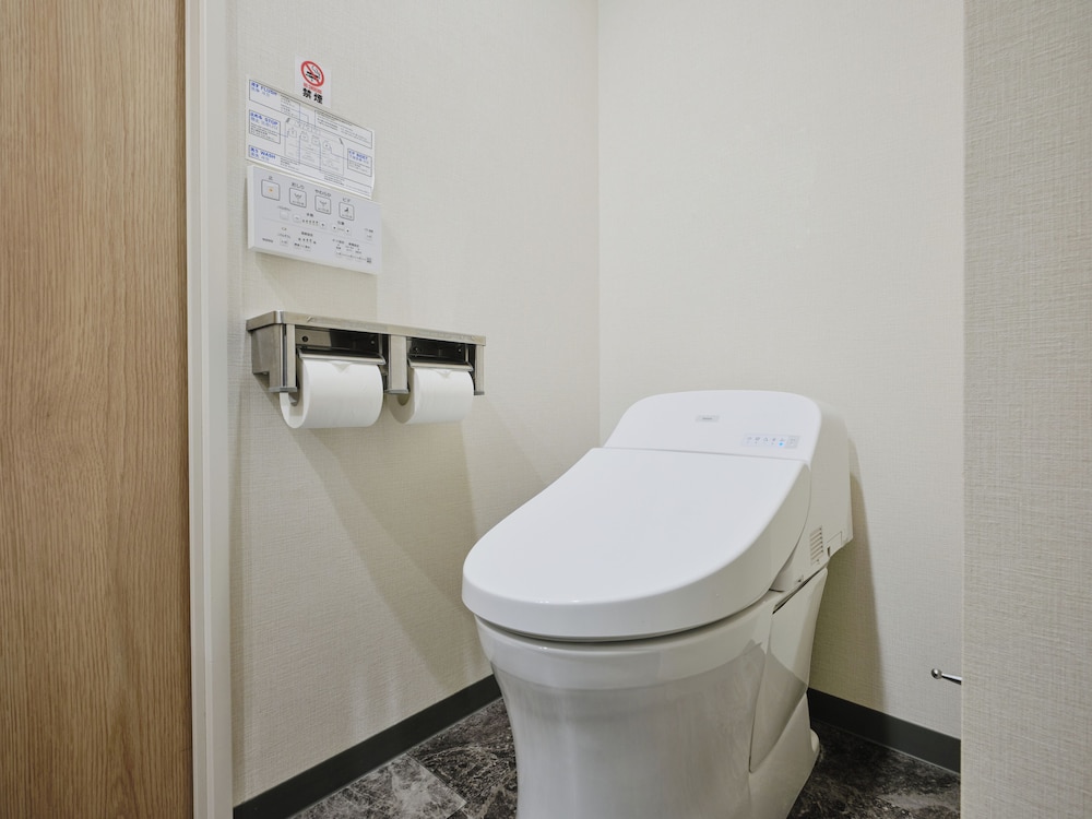 スタンダードツインルーム with エキストラベッド 禁煙 客室5 | hotel MONday Premium 上野御徒町
