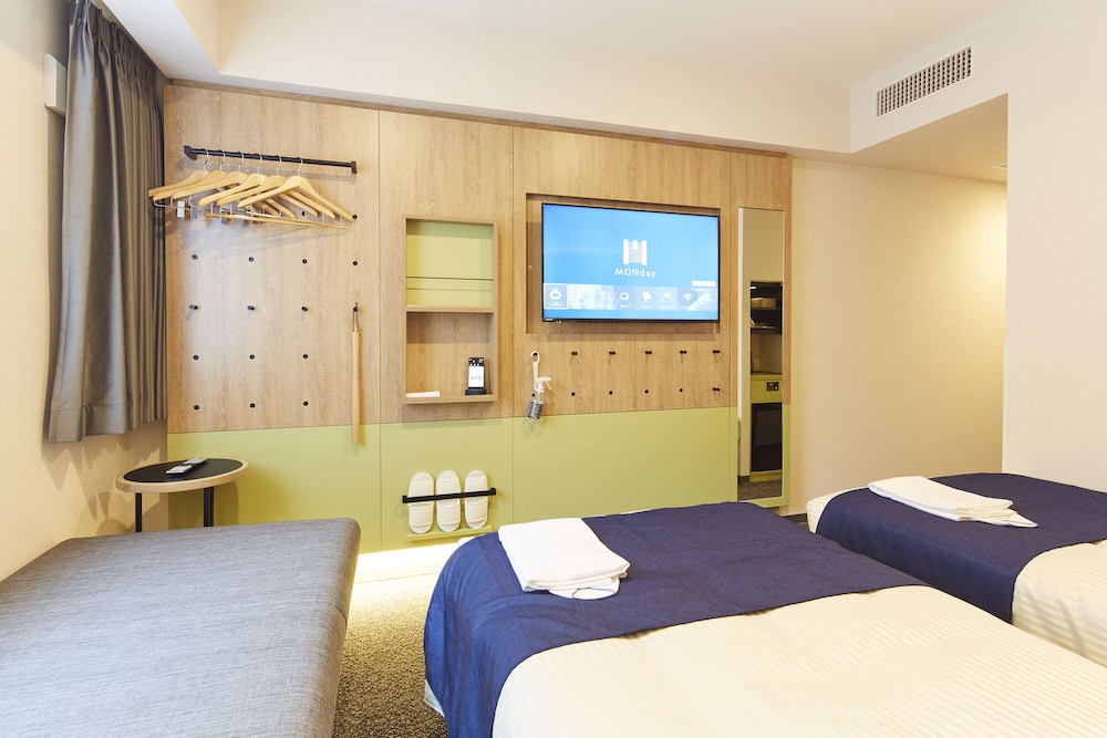 デラックスツインルーム with ソファベッド 禁煙 客室2 | hotel MONday Premium 上野御徒町