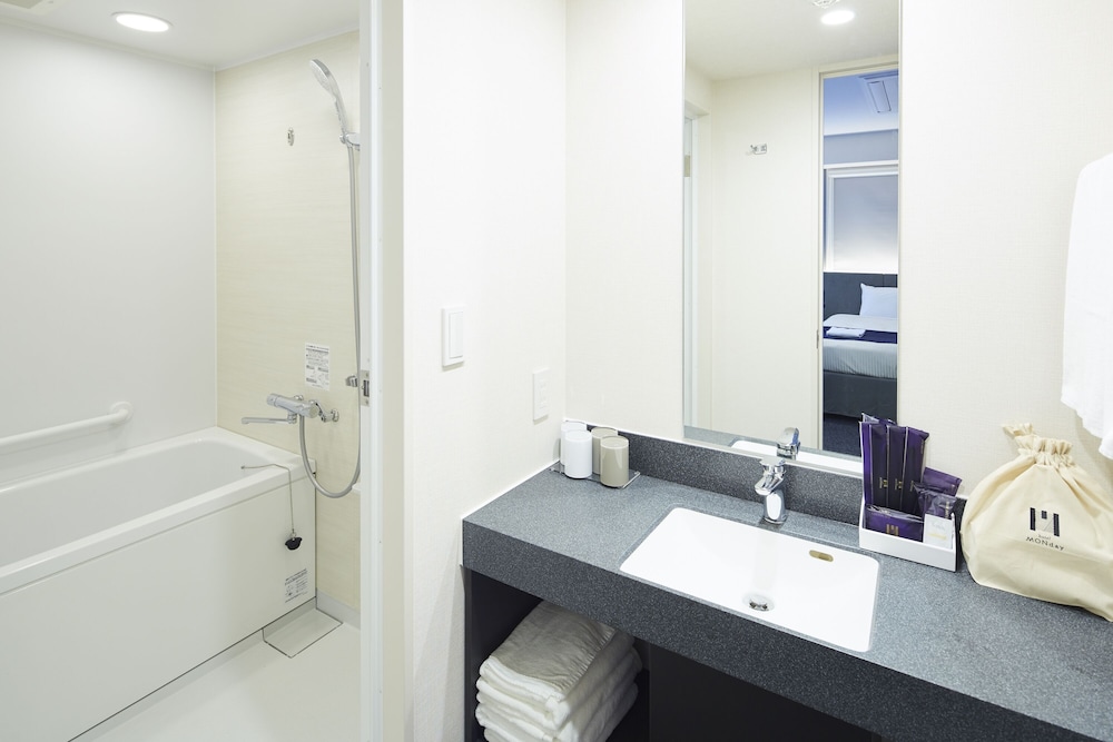 デラックスツインルーム with エキストラベッド 禁煙 バスルーム0 | hotel MONday Premium 上野御徒町