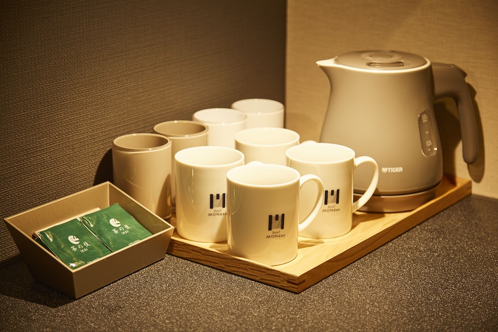 スタンダード ツインルーム 禁煙/ホテルから金閣寺・嵐山など京都の観光スポットへシャトルバス毎日運行中!(事前予約制) 客室の設備とサービス1 | hotel MONday 京都烏丸二条