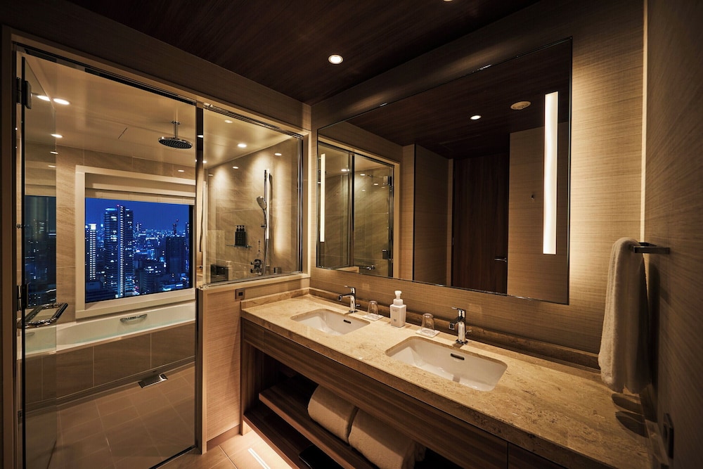 エグゼクティブフロア コーナーデラックス キングルーム (エグゼクティブラウンジアクセス付) 60平方メートル 禁煙 バスルーム0 | ザ ロイヤルパークホテル アイコニック 大阪御堂筋