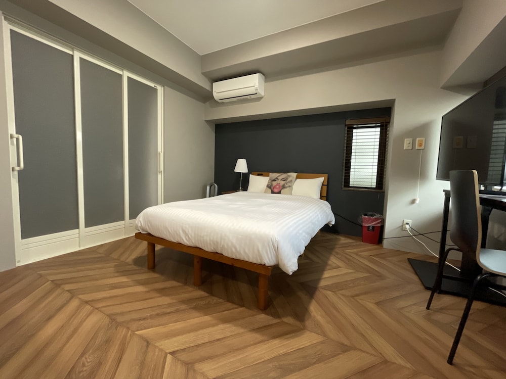 スタンダード ルーム ダブルベッド 1 台 バリアフリー 客室1 | ゾンク中洲