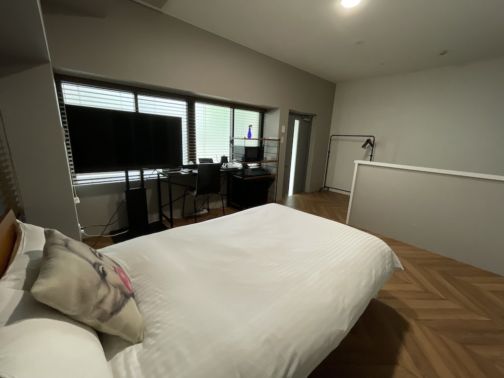 スタンダード ルーム ダブルベッド 1 台 バリアフリー 客室2 | ゾンク中洲