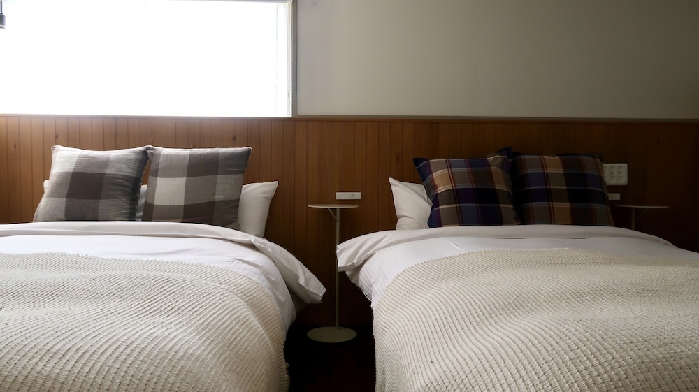 スタンダード ツインルーム ベッド (複数台) 禁煙 ジェットバス 客室2 | miss morgan hotel