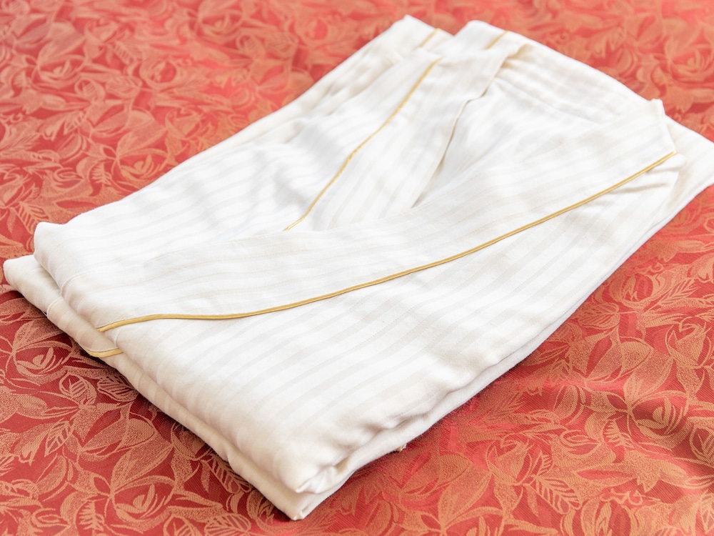 ツインルーム 客室2 | Tabist レイズホテルやかた