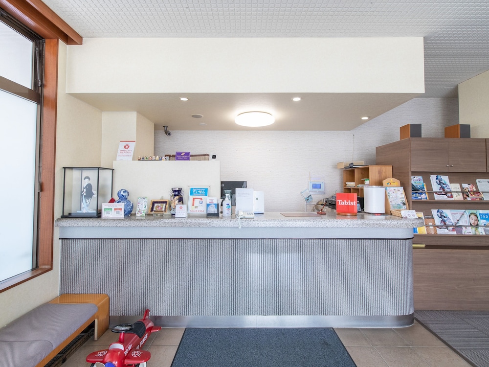 フロント1 | Tabist レイズホテルやかた フロント1 | Tabist レイズホテルやかた
