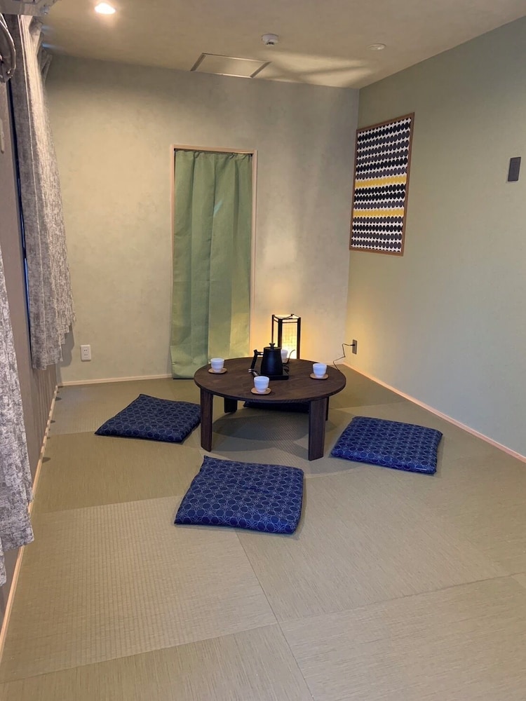 ベーシック 4 人部屋 客室7 | HOTEL PRELE SHINKAN