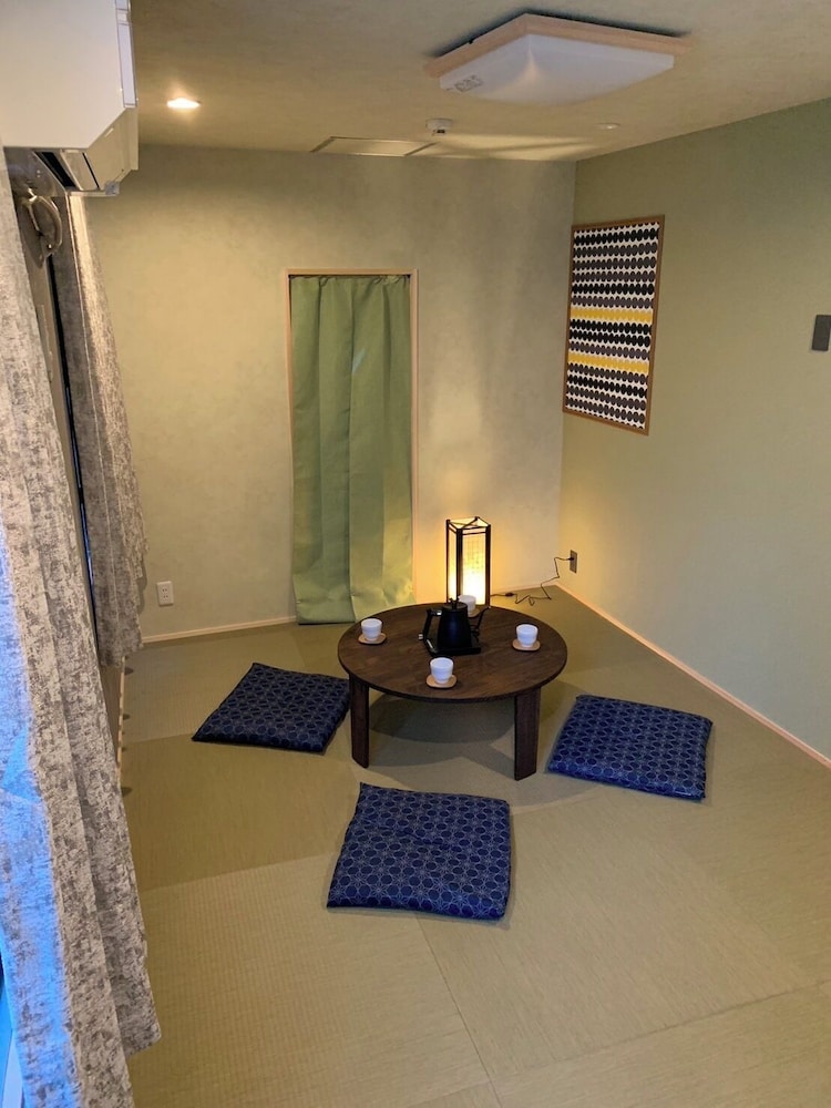 ベーシック 4 人部屋 客室8 | HOTEL PRELE SHINKAN