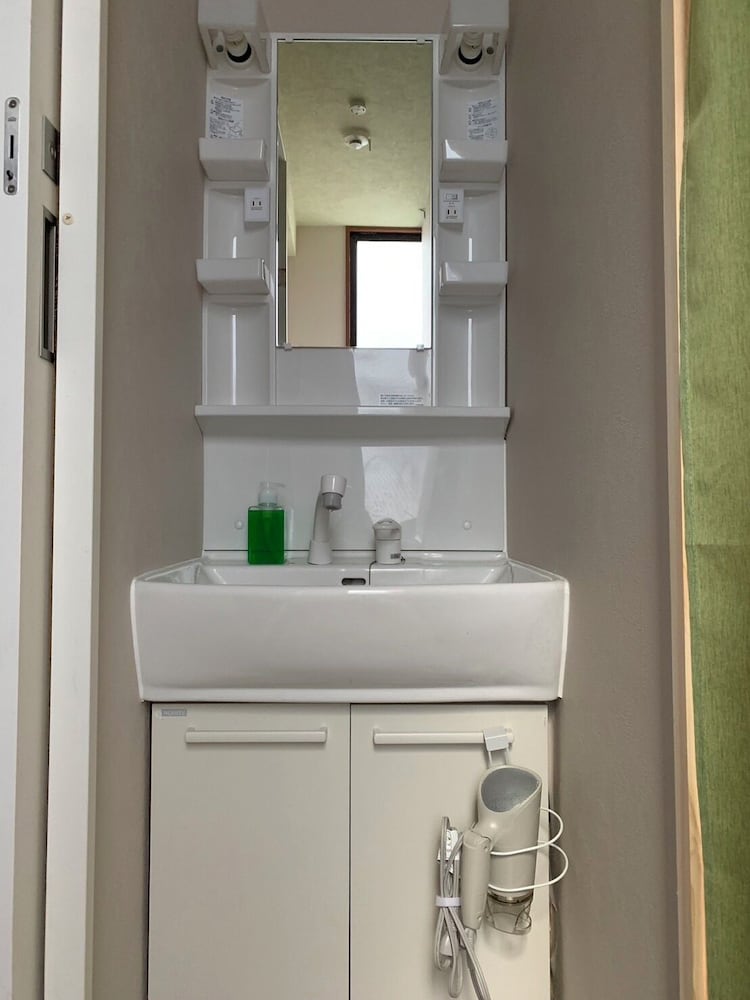 ベーシック 4 人部屋 バスルーム2 | HOTEL PRELE SHINKAN