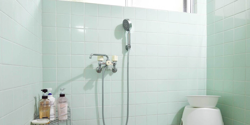 別荘 バスルームのシャワー0 | やんばるライフ ヴィラ #根路銘01