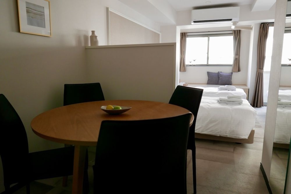 フォースルーム 禁煙 キッチン 客室内のダイニングエリア1 | 東京櫻子Hatchobori