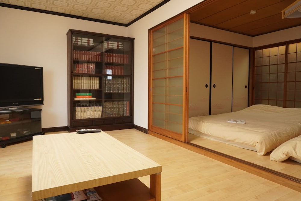 一棟貸し リビング エリア1 | Private House for Rabbit Island