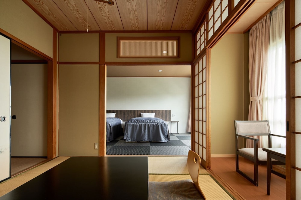 新和洋 (ツイン+6畳) 禁煙 | 湯の山温泉 グリーンホテル