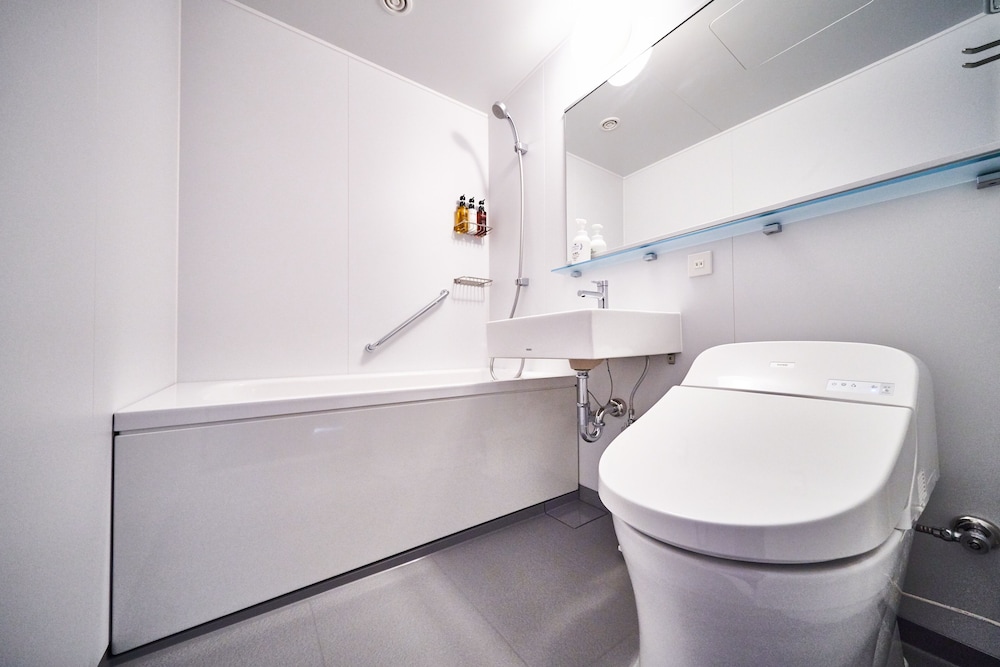 デラックス ツインルーム 専用バスルーム バスルーム0 | アンド ホステル 心斎橋 イースト
