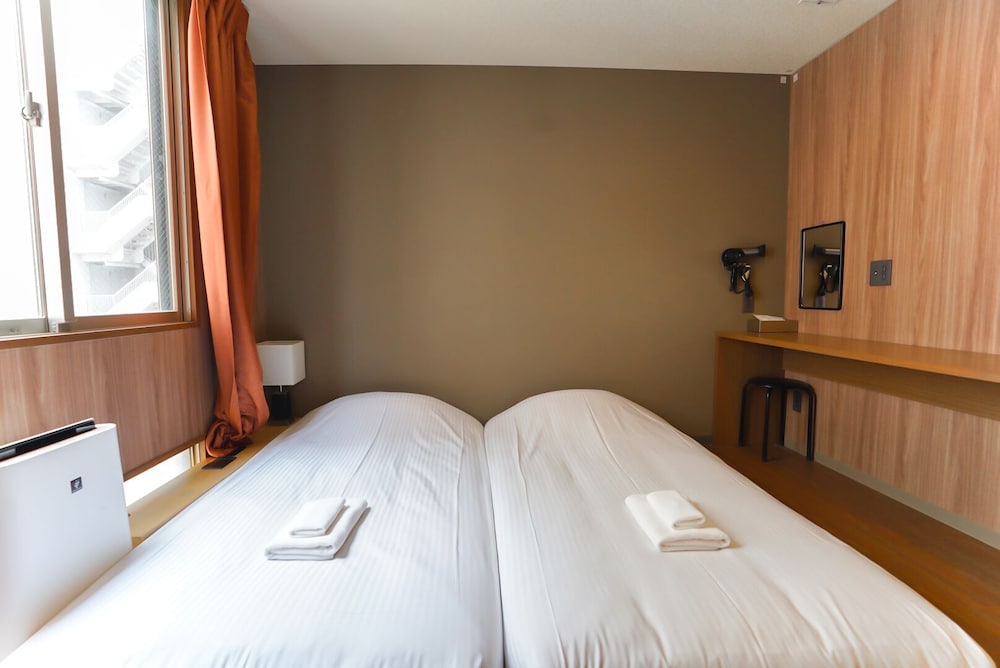 エコノミー ツインルーム 専用バスルーム 客室5 | アンド ホステル 心斎橋 イースト