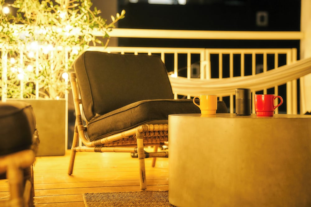 デラックス ツインルーム 専用バスルーム テラス / パティオ1 | アンド ホステル 心斎橋 イースト