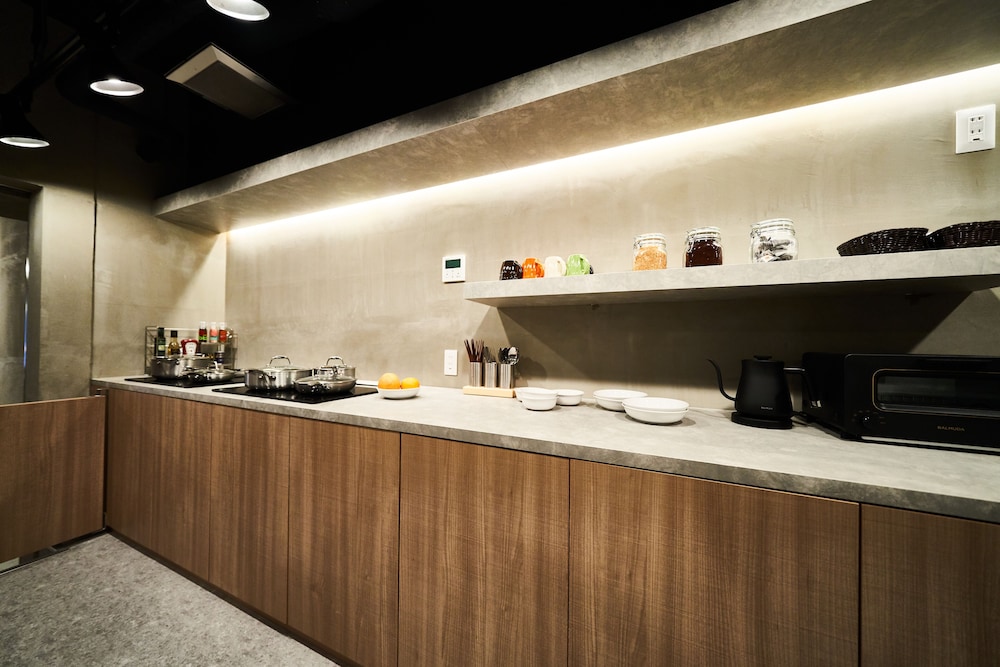 施設内の設備1 | アンド ホステル 心斎橋 イースト