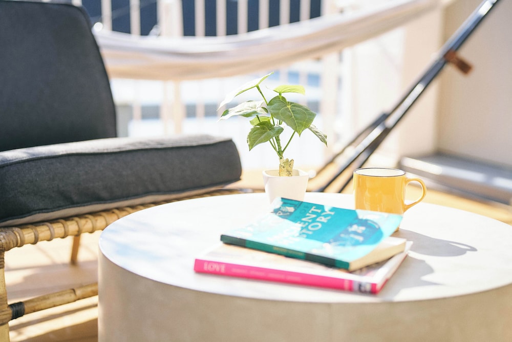 デラックス ツインルーム 専用バスルーム テラス / パティオ0 | アンド ホステル 心斎橋 イースト