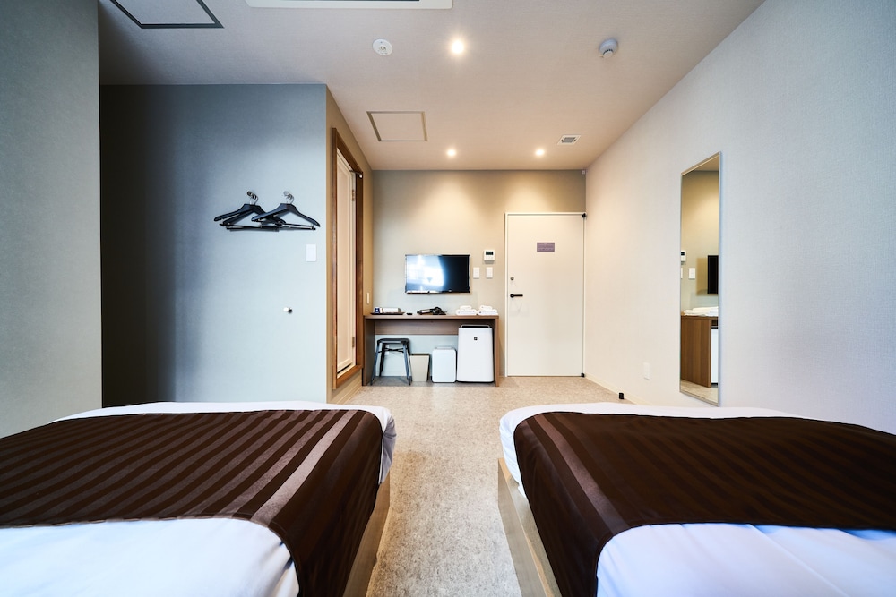 ツインルーム 専用バスルーム 客室1 | アンド ホステル 心斎橋 イースト