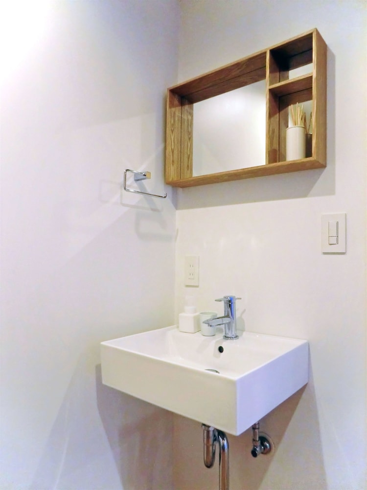 トラディショナル ハウス 3 ベッドルーム バリアフリー 禁煙 バスルーム3 | 町屋ホテル YANAGI