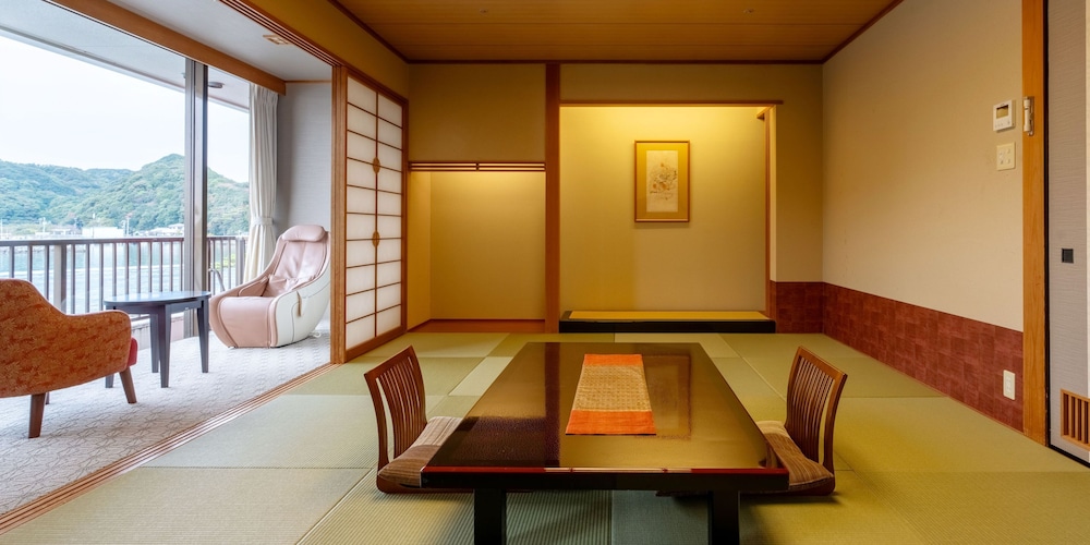 潮聞亭｜和室(10-12畳)/オーシャンビュー 客室4 | 熊野別邸 中の島