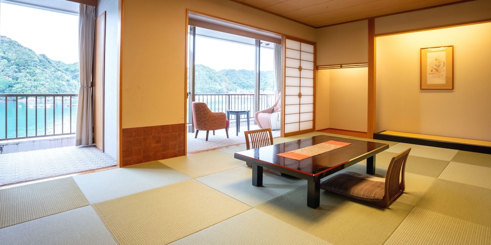 潮聞亭｜和室(10-12畳)/オーシャンビュー | 熊野別邸 中の島