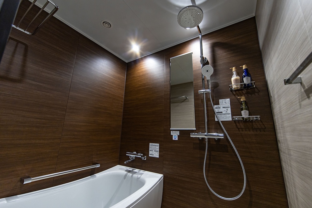 [禁煙] ツインルーム (24.90平米, ベッド幅110cm,大人最大2名) バスルーム1 | ホテルトラッド博多