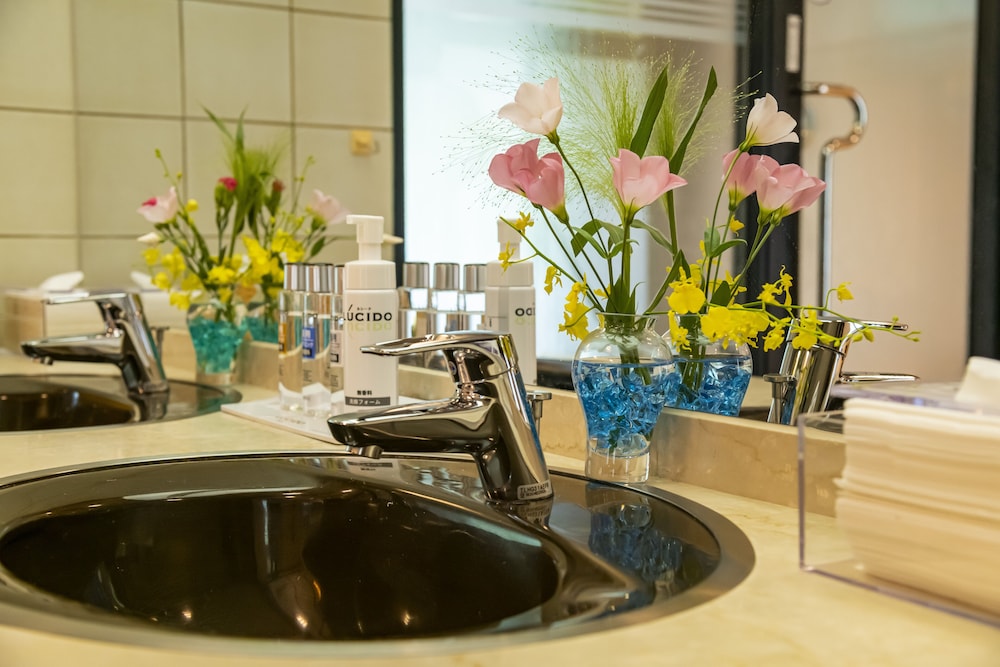 和室12.5畳 禁煙 バスルームのシンク0 | 山中温泉 花つばき