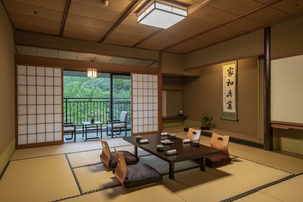 和室12.5畳 禁煙 | 山中温泉 花つばき