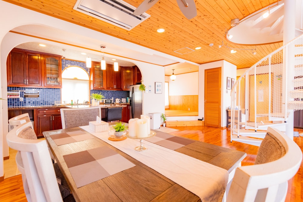 ヴィラ 客室内のダイニングエリア0 | ラナカイハウス