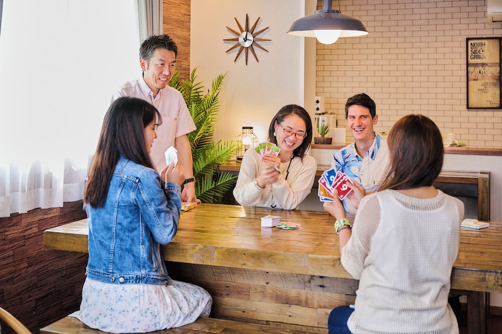 ヴィラ 客室内のダイニングエリア1 | ペンション マカナレアビーチ沖縄
