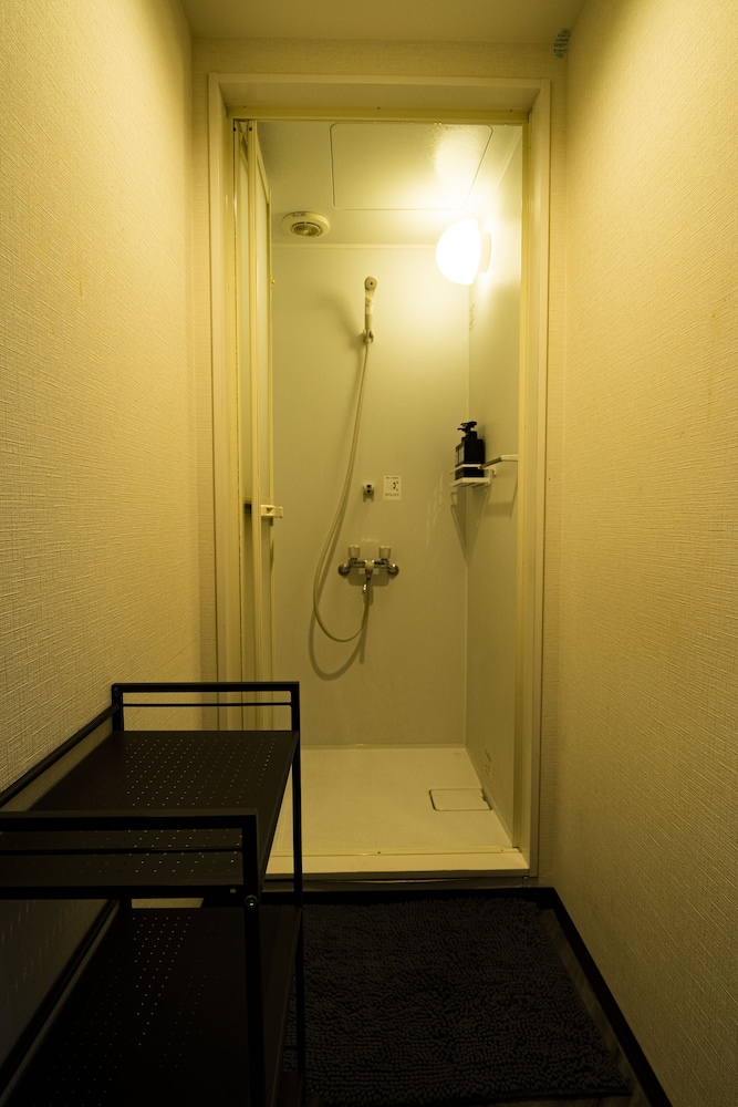 ドミトリールーム 女性用 ベッド2段分 バスルーム1 | R Hostel Namba south