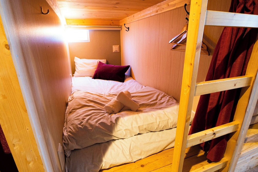 ドミトリールーム 女性用 ベッド2段分 客室3 | R Hostel Namba south
