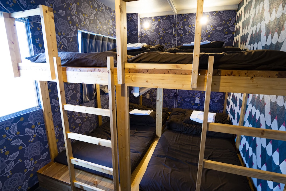 4 人部屋 客室1 | R Hostel Namba south