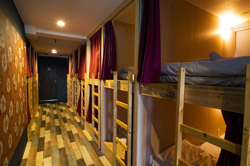 ドミトリールーム 女性用 ベッド2段分 客室1 | R Hostel Namba south