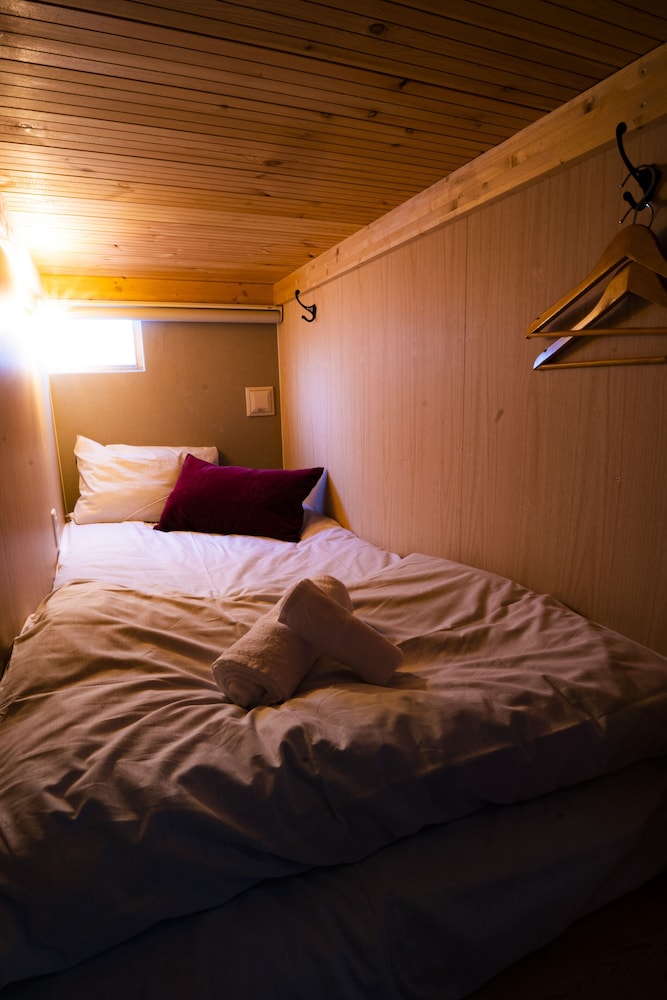 ドミトリールーム 女性用 ベッド2段分 客室2 | R Hostel Namba south