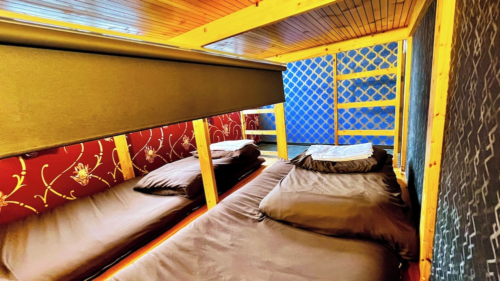 4 人部屋 客室3 | R Hostel Namba south