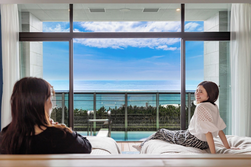 露天風呂付デラックスルーム（サウナ付）禁煙 部屋からの景観1 | 亀の井ホテル 鴨川