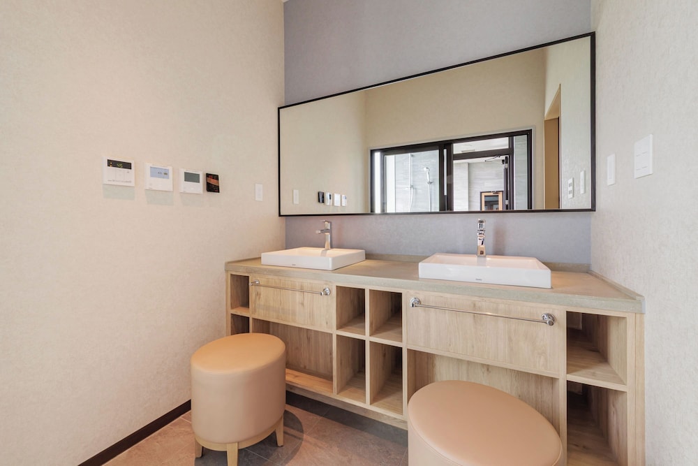 露天風呂付デラックスルーム（サウナ付）禁煙 バスルーム3 | 亀の井ホテル 鴨川