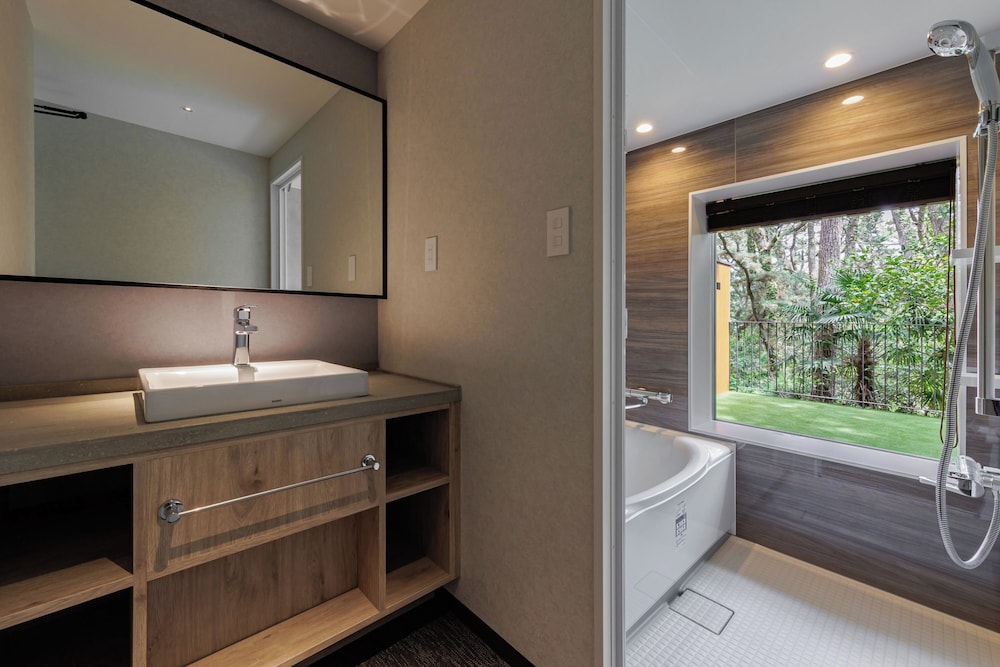 ドッグフレンドリールーム (プライベートドッグラン付ツインルーム) 禁煙 バスルーム0 | 亀の井ホテル 鴨川