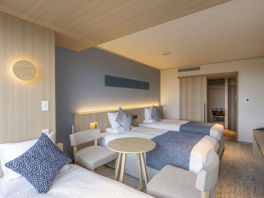 洋室スーペリアトリプル 禁煙 客室1 | 亀の井ホテル 鴨川