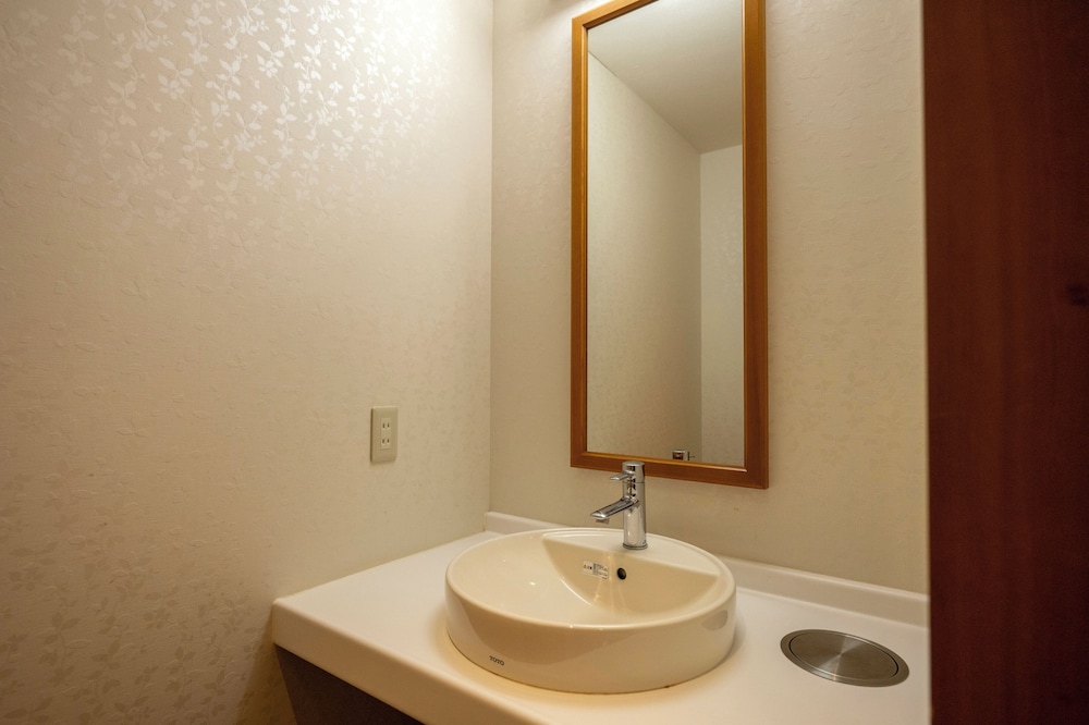 洋室スタンダードツイン 禁煙 バスルーム0 | 亀の井ホテル 鴨川