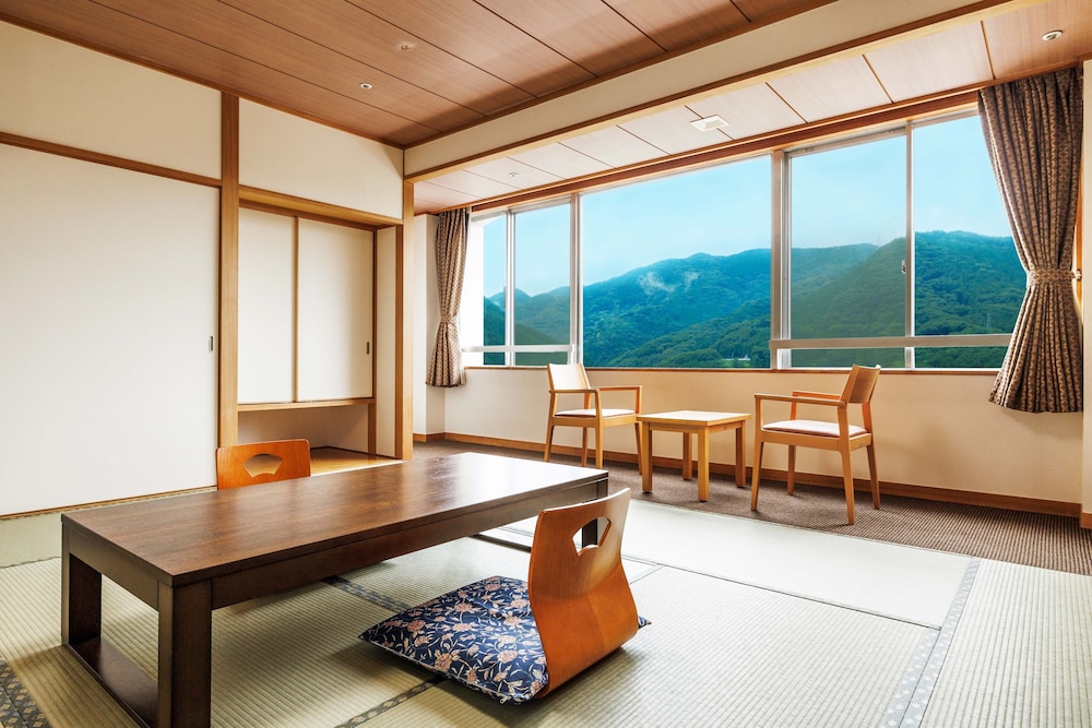 和室10畳 禁煙 部屋からの景観0 | 亀の井ホテル 長瀞寄居
