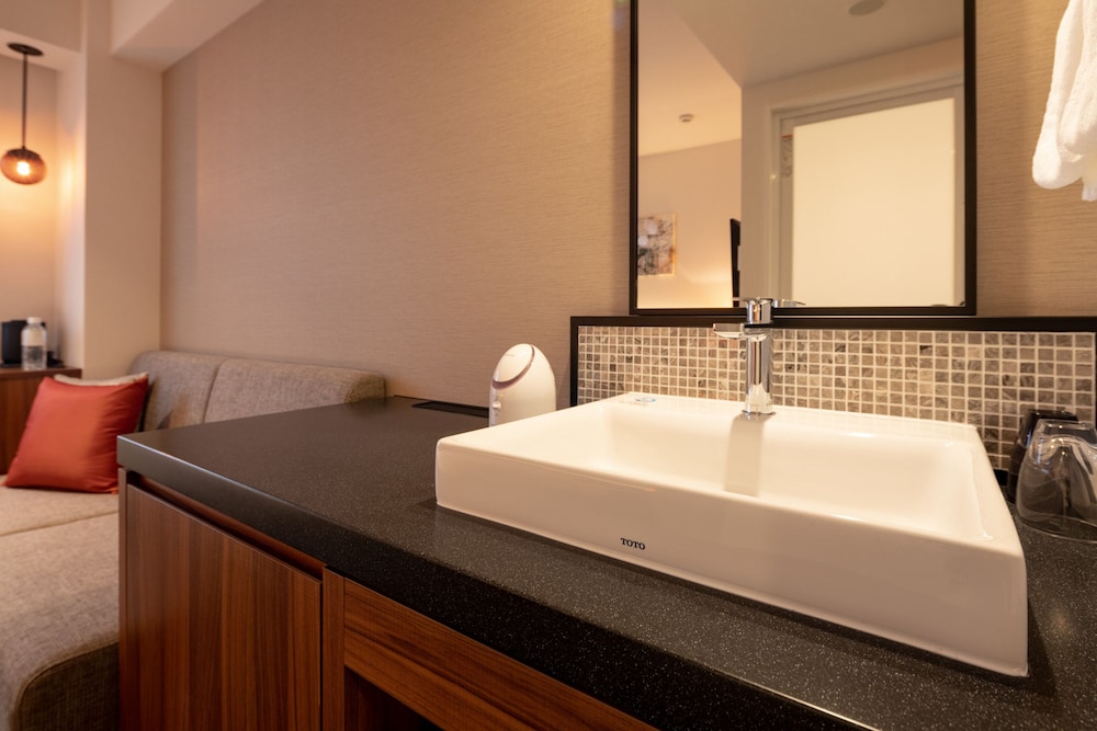 リフレッシュ ダブルルーム 禁煙 2名利用 バスルームのシンク2 | ホテルフォルツァ博多駅筑紫口Ⅱ