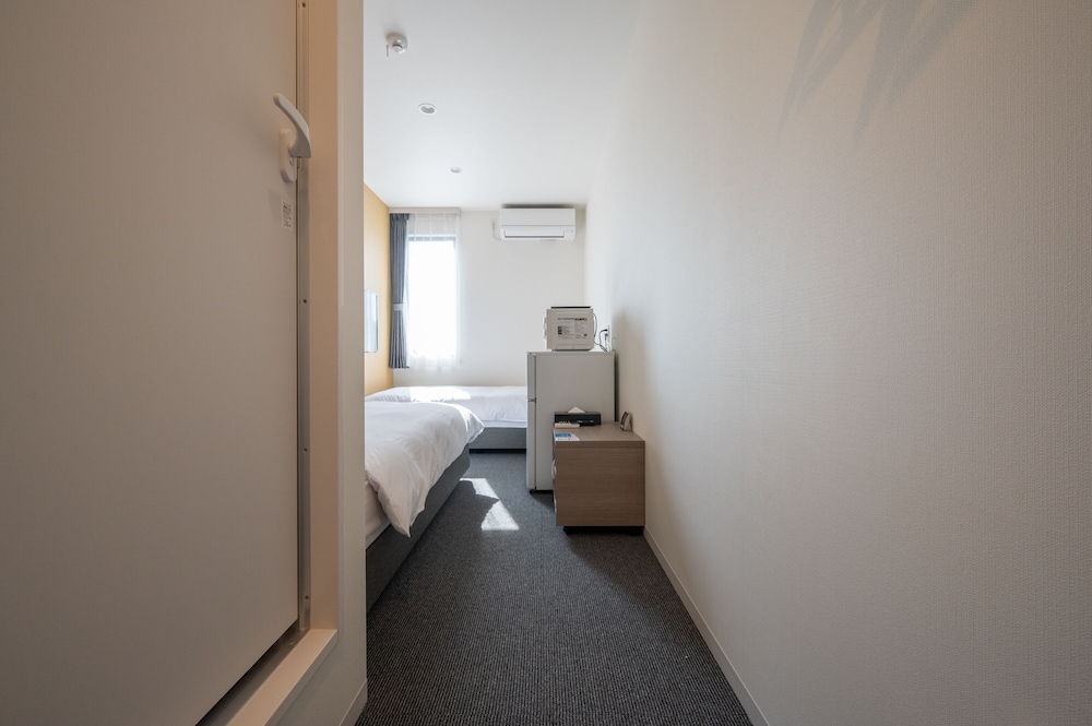 ツインルーム (23時以降のチェックインはできませんのでご注意ください) 客室2 | HOTEL R9 The Yard 佐野天神