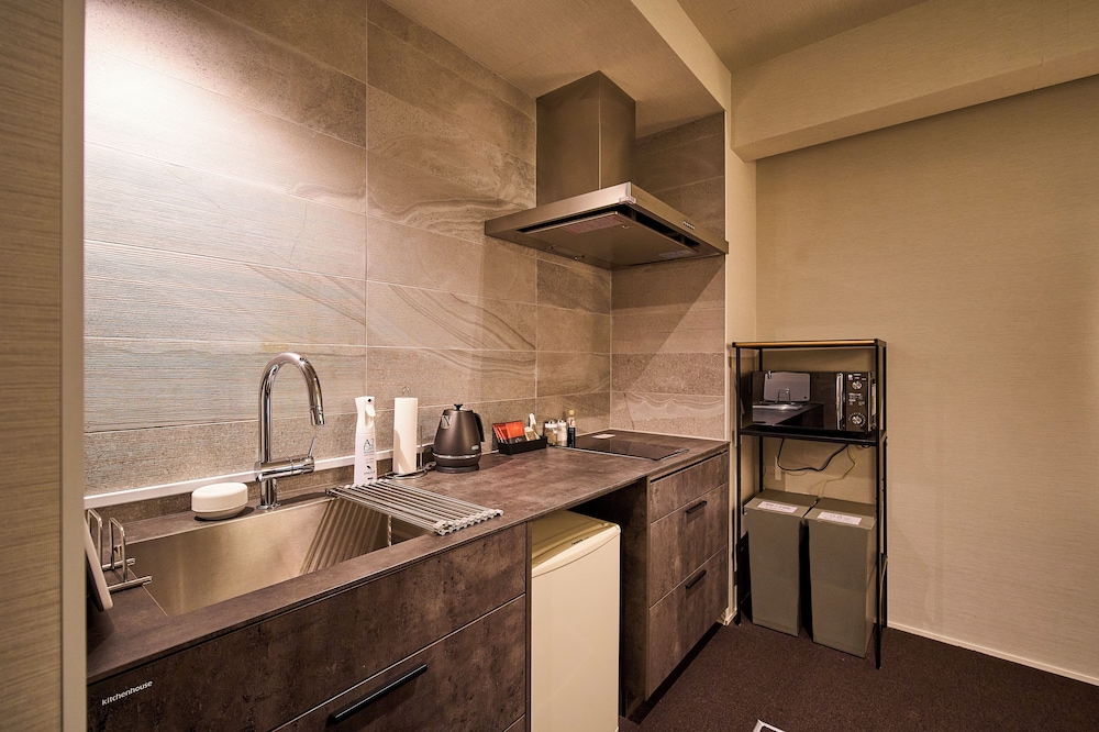 ラグジュアリー ツインルーム 専用キッチン4 | HOTEL MASTAY 神宮道