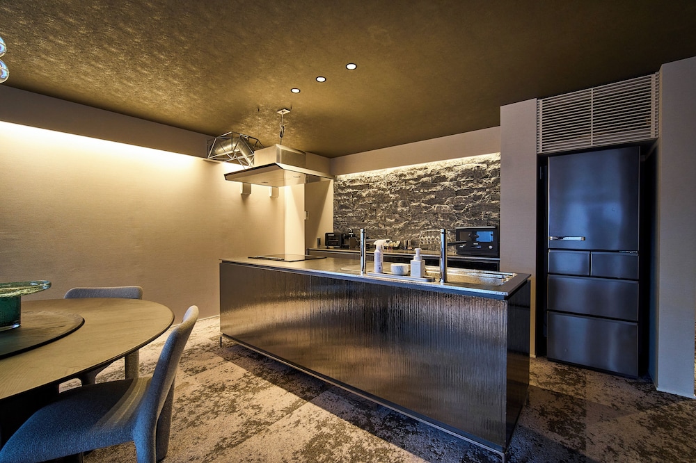 クワッドダブルベッドスイート 専用キッチン13 | HOTEL MASTAY 神宮道