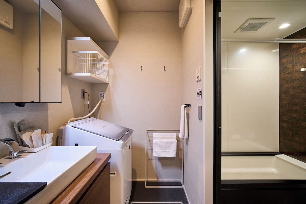 ラグジュアリー ツインルーム バスルーム1 | HOTEL MASTAY 神宮道