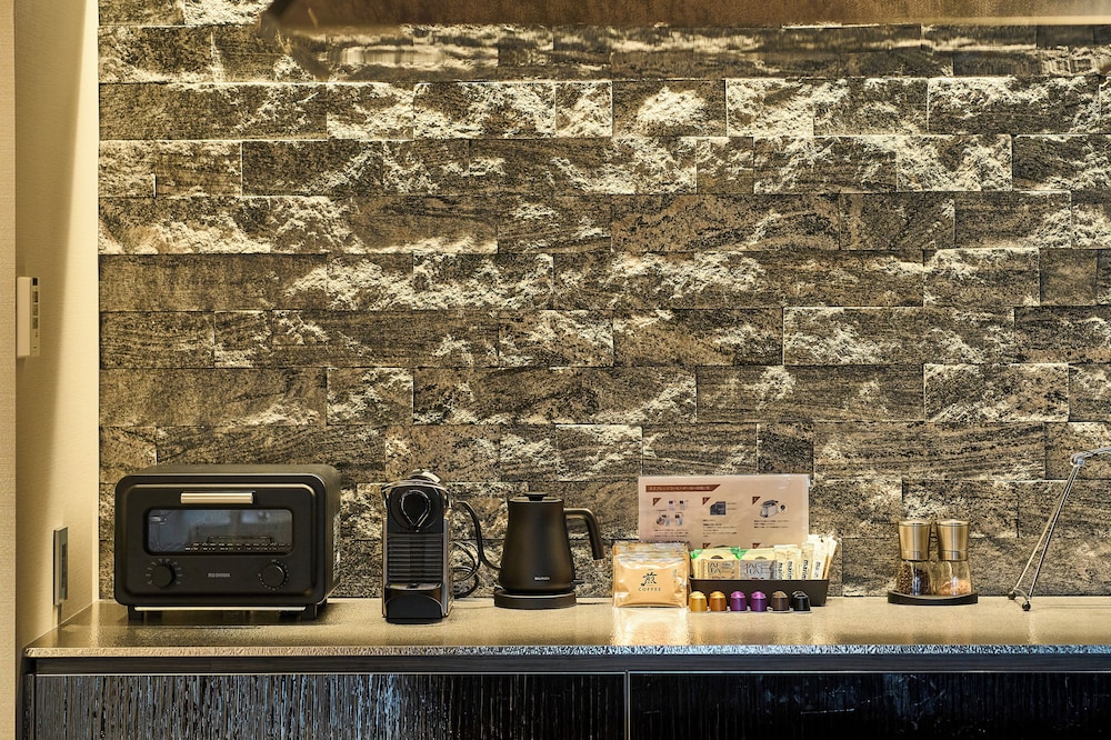 クワッドダブルベッドスイート 専用キッチン12 | HOTEL MASTAY 神宮道