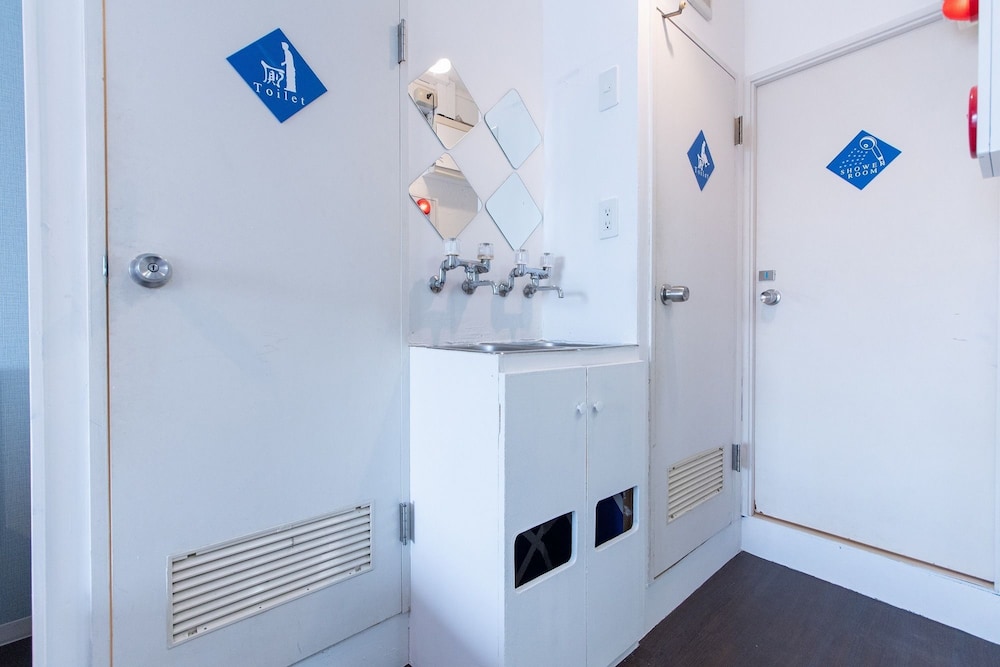 トリプルルーム 4階部屋 バスルームのシンク1 | LUANA Nakano